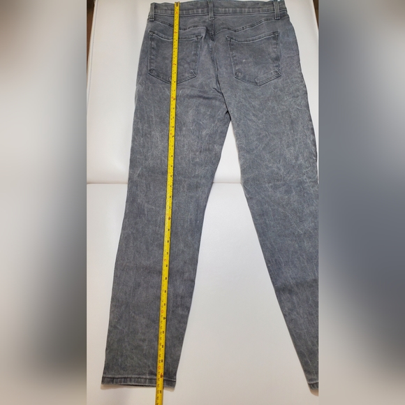 J Brand. Alana. Size 29. Worn Once - Picture 10 of 12